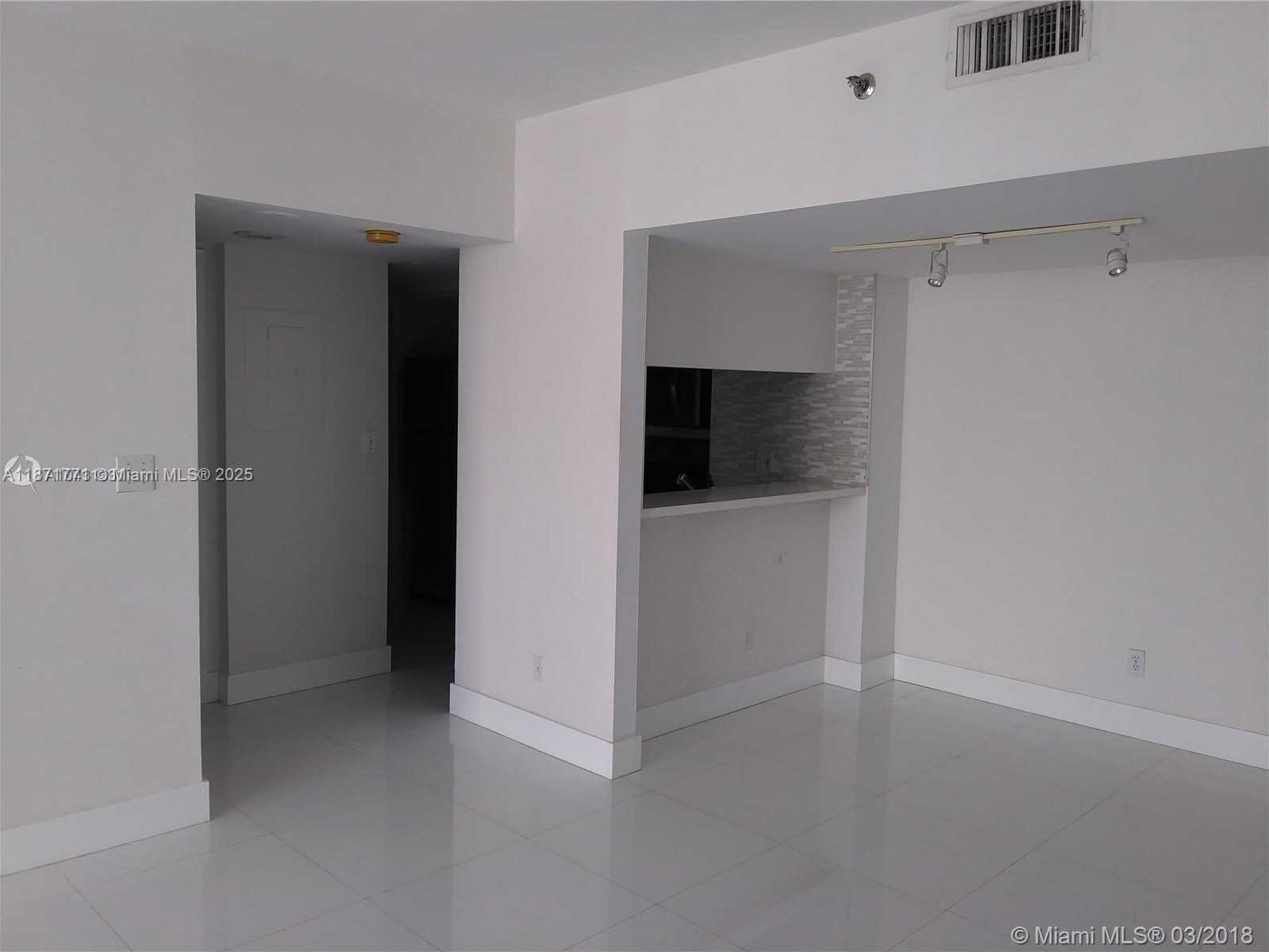 Small Image of 770 CLAUGHTON ISLAND DR #PH-29, Miami Number 9