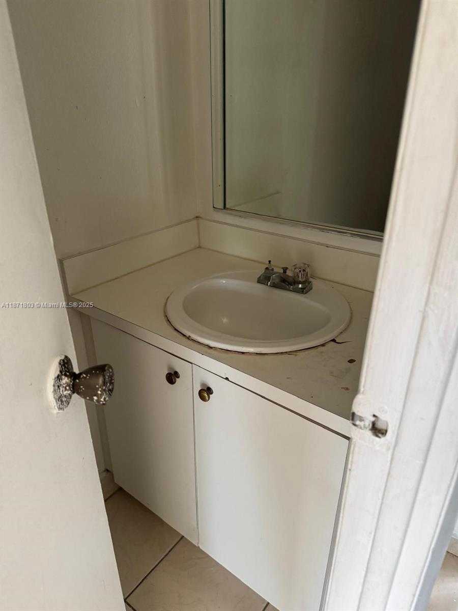 Small Image of 17901 NORTH WEST 68TH AVE #T203, Hialeah Number 14