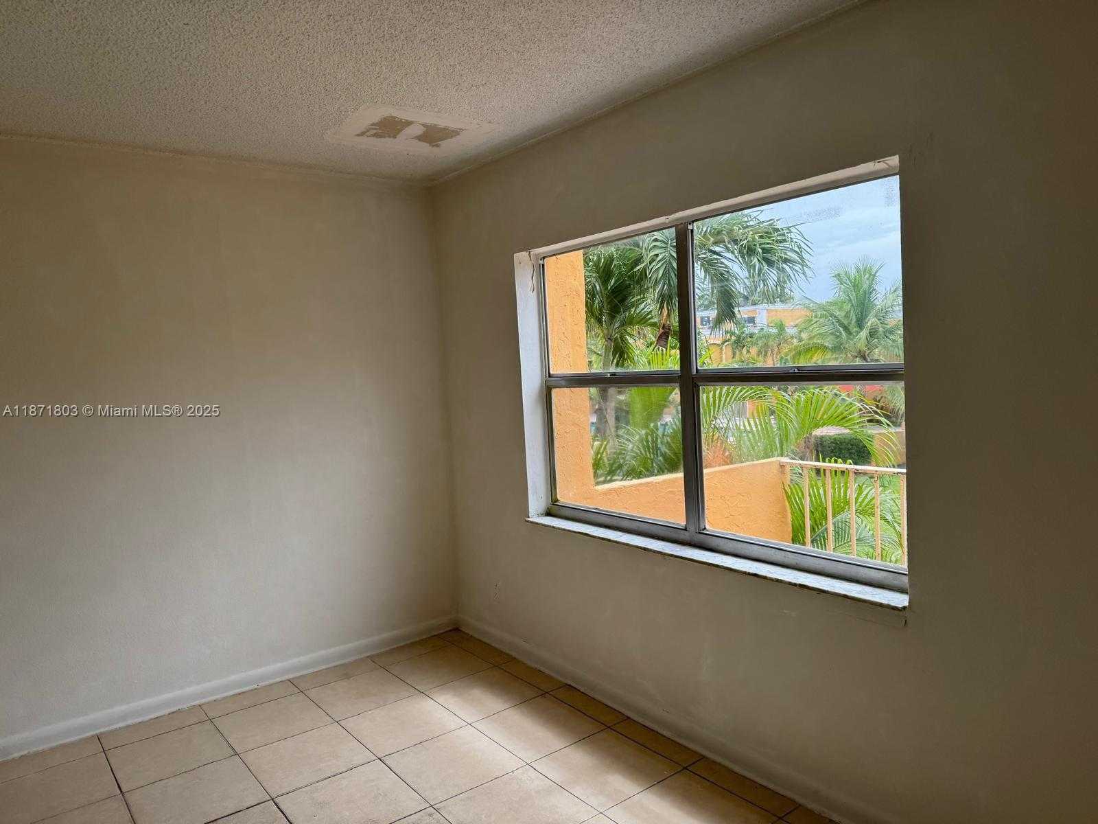 Small Image of 17901 NORTH WEST 68TH AVE #T203, Hialeah Number 6