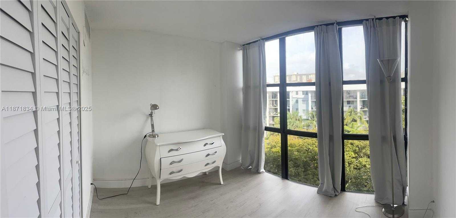 Small Image of 17021 NORTH BAY RD #603, Sunny Isles Beach Number 4