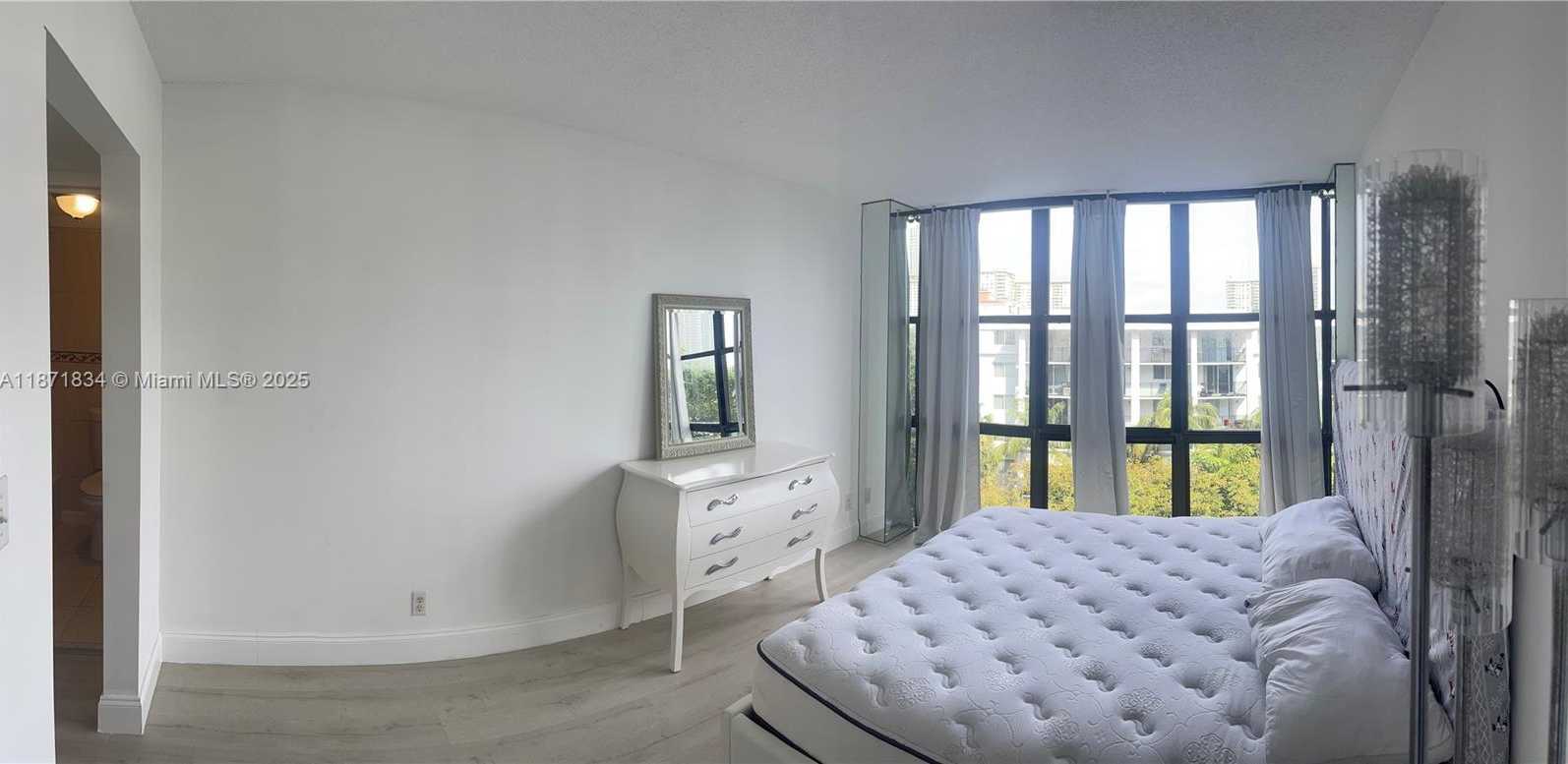 Small Image of 17021 NORTH BAY RD #603, Sunny Isles Beach Number 5