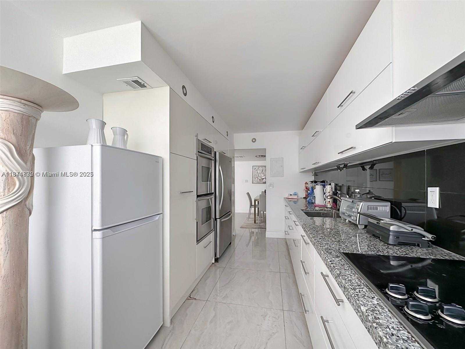 Small Image of 18071 BISCAYNE BLVD #1104, Aventura Number 3