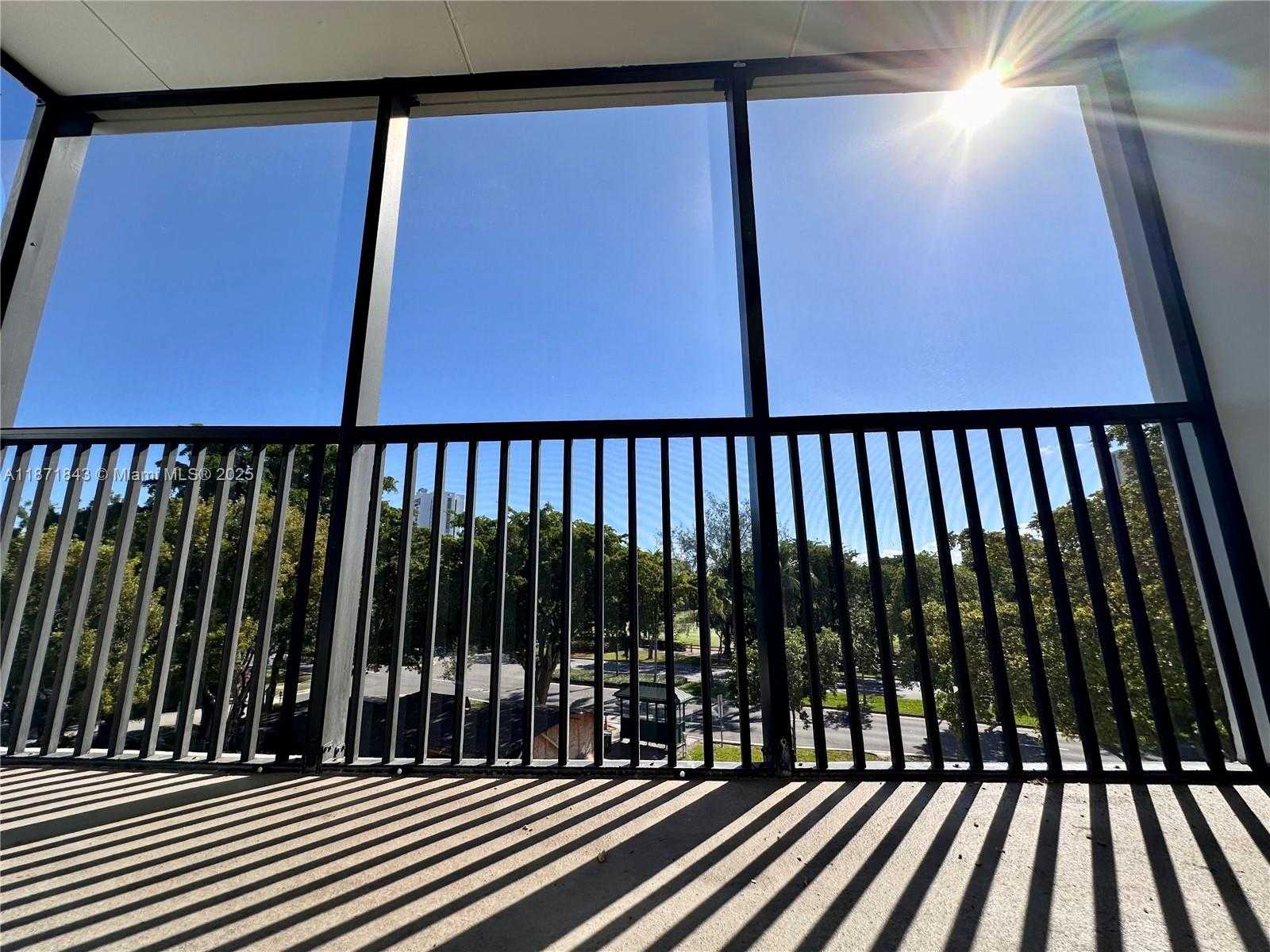 Small Image of 3301 NORTH COUNTRY CLUB DR #410, Aventura Number 24