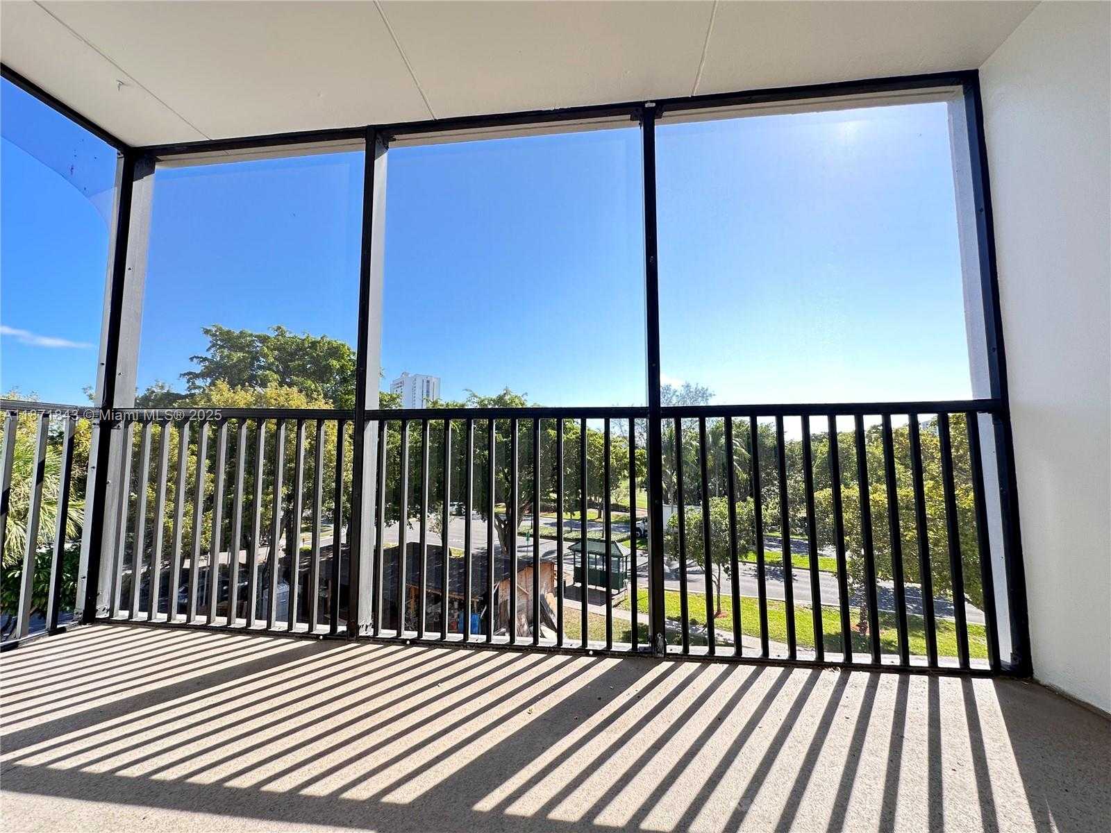 Small Image of 3301 NORTH COUNTRY CLUB DR #410, Aventura Number 26