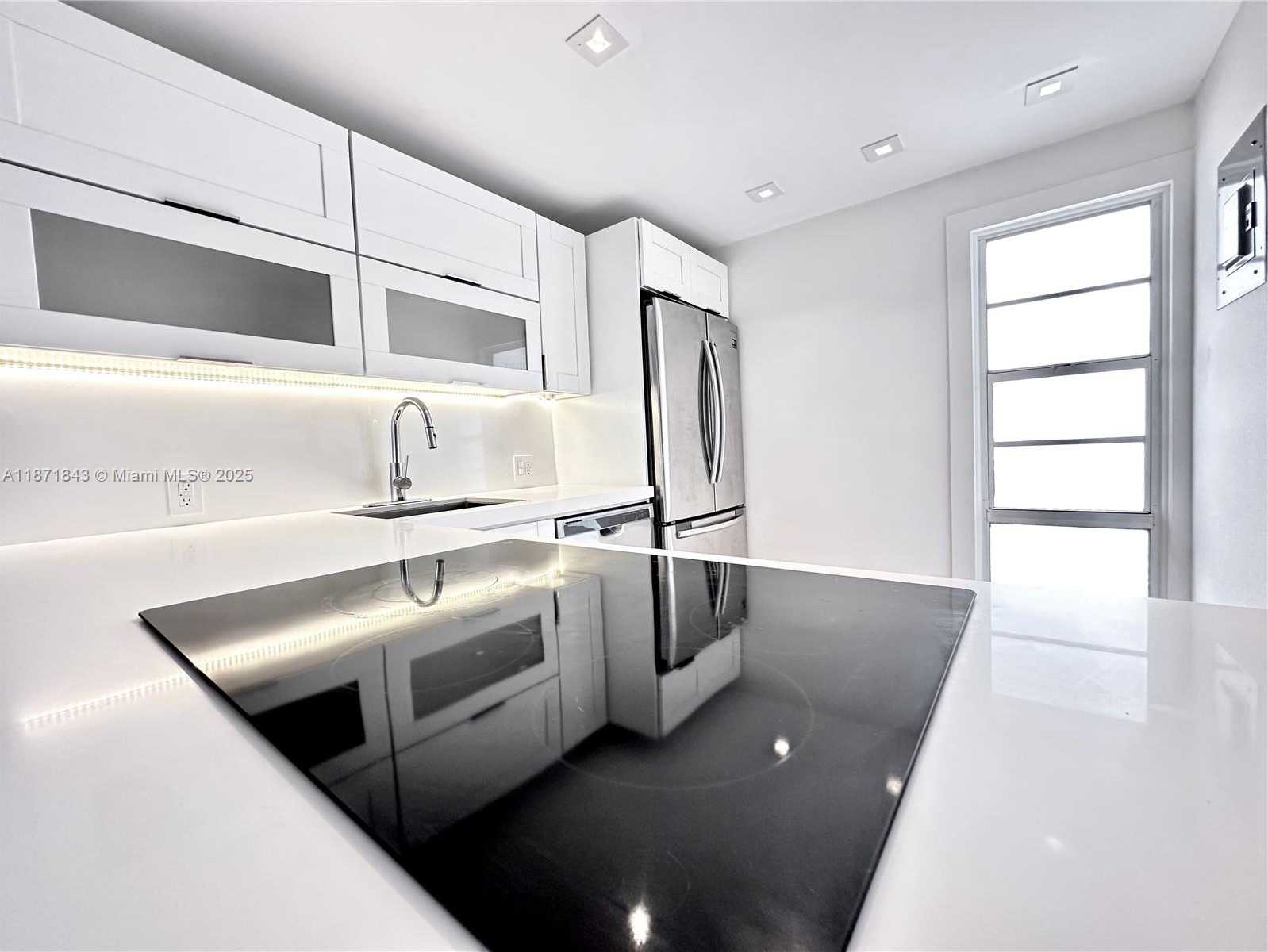 Small Image of 3301 NORTH COUNTRY CLUB DR #410, Aventura Number 3