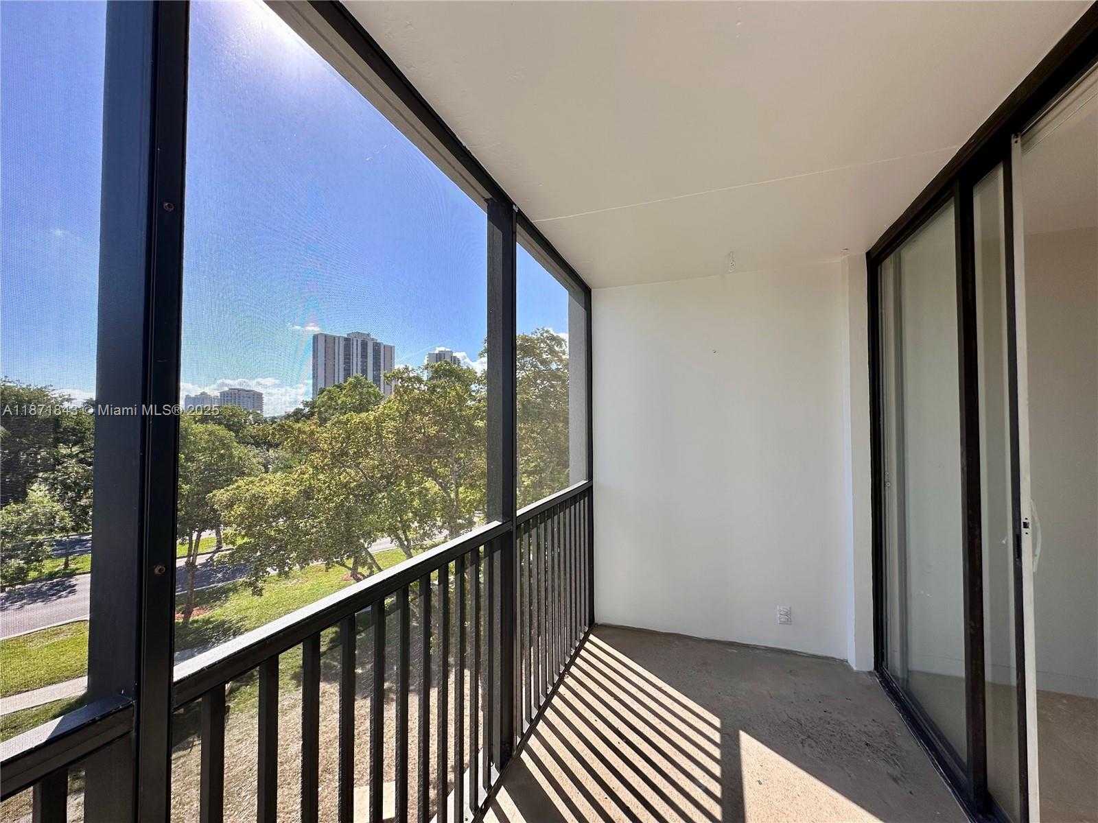 Small Image of 3301 NORTH COUNTRY CLUB DR #410, Aventura Number 30