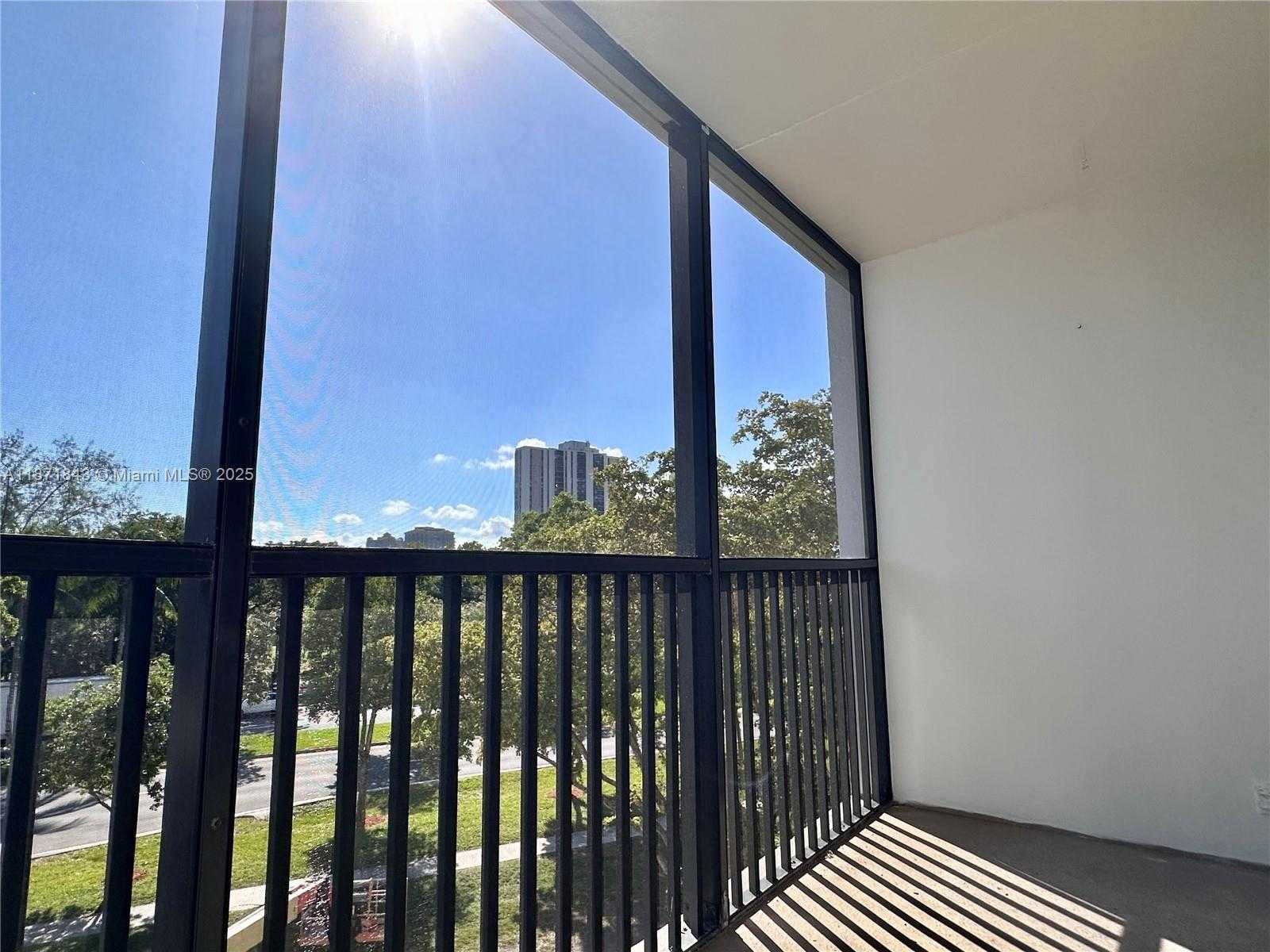 Small Image of 3301 NORTH COUNTRY CLUB DR #410, Aventura Number 34