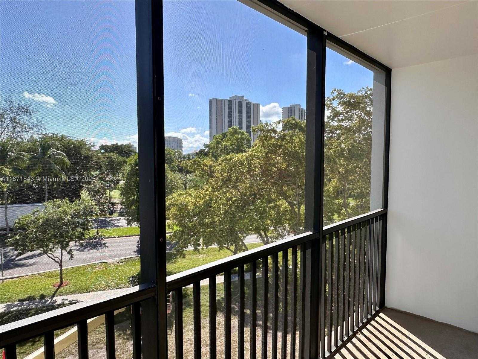 Small Image of 3301 NORTH COUNTRY CLUB DR #410, Aventura Number 35