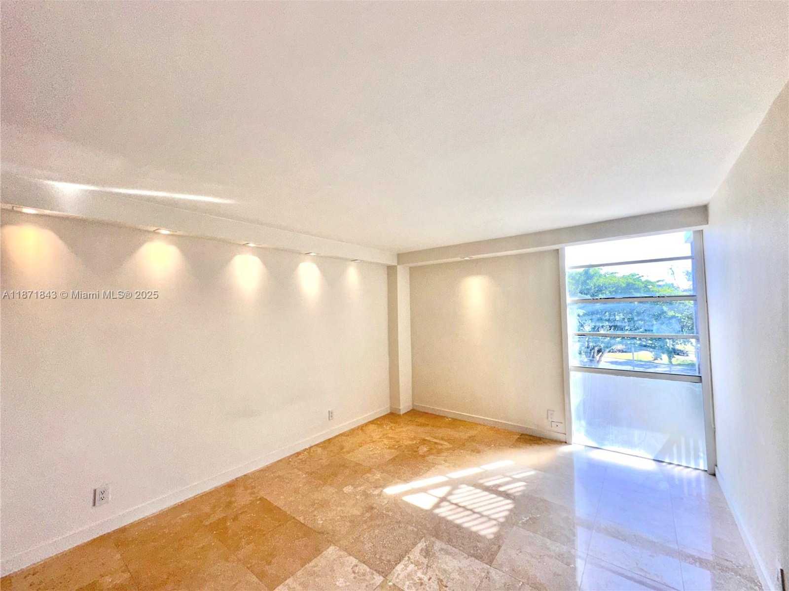 Small Image of 3301 NORTH COUNTRY CLUB DR #410, Aventura Number 37