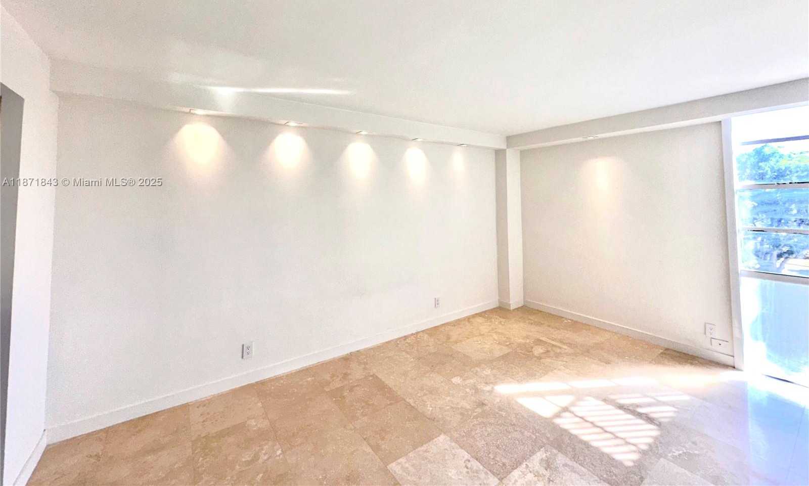 Small Image of 3301 NORTH COUNTRY CLUB DR #410, Aventura Number 38