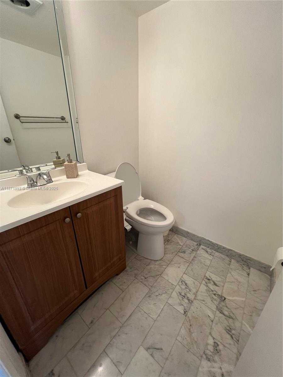 Small Image of 2301 SOUTH OCEAN DR #506, Hollywood Number 9