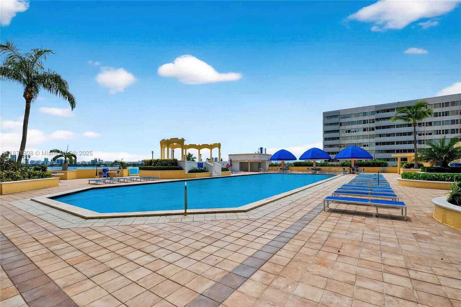 Small Image of 7601 EAST TREASURE DR #2222, North Bay Village Number 13