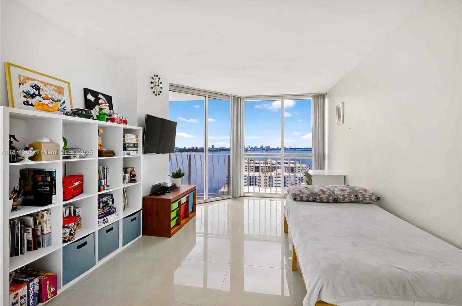 Small Image of 7601 EAST TREASURE DR #2222, North Bay Village Number 9