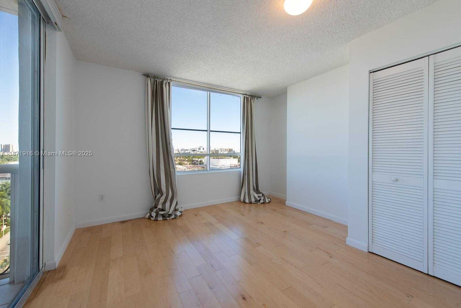 Small Image of 1900 SUNSET HARBOUR DR #1205/7, Miami Beach Number 10
