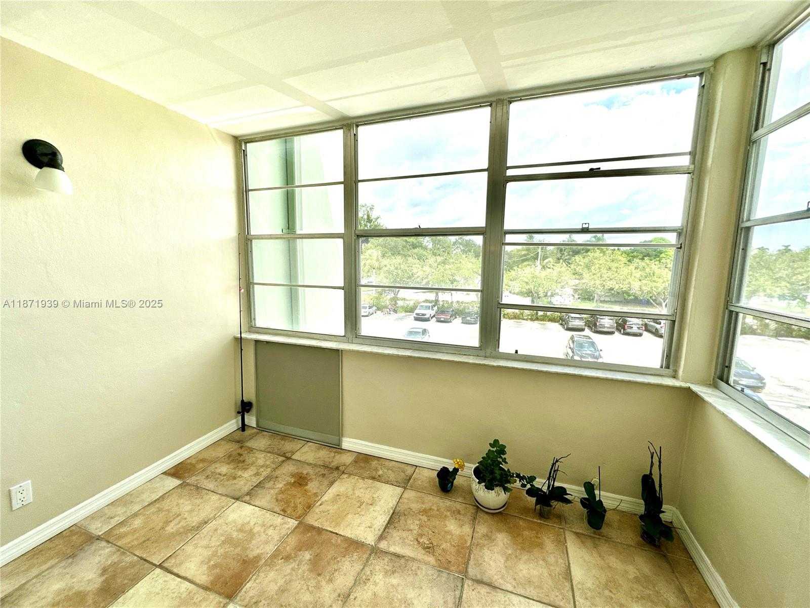 Small Image of 2771 TAFT ST #302, Hollywood Number 10