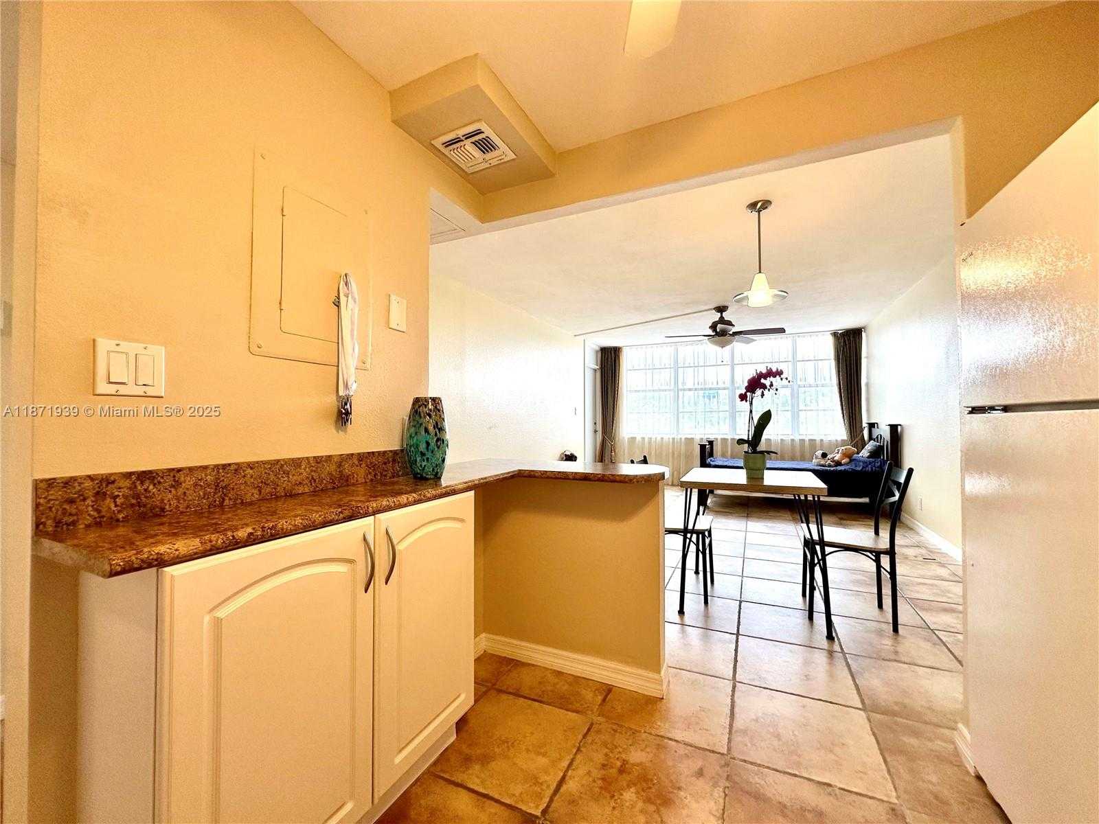Small Image of 2771 TAFT ST #302, Hollywood Number 9