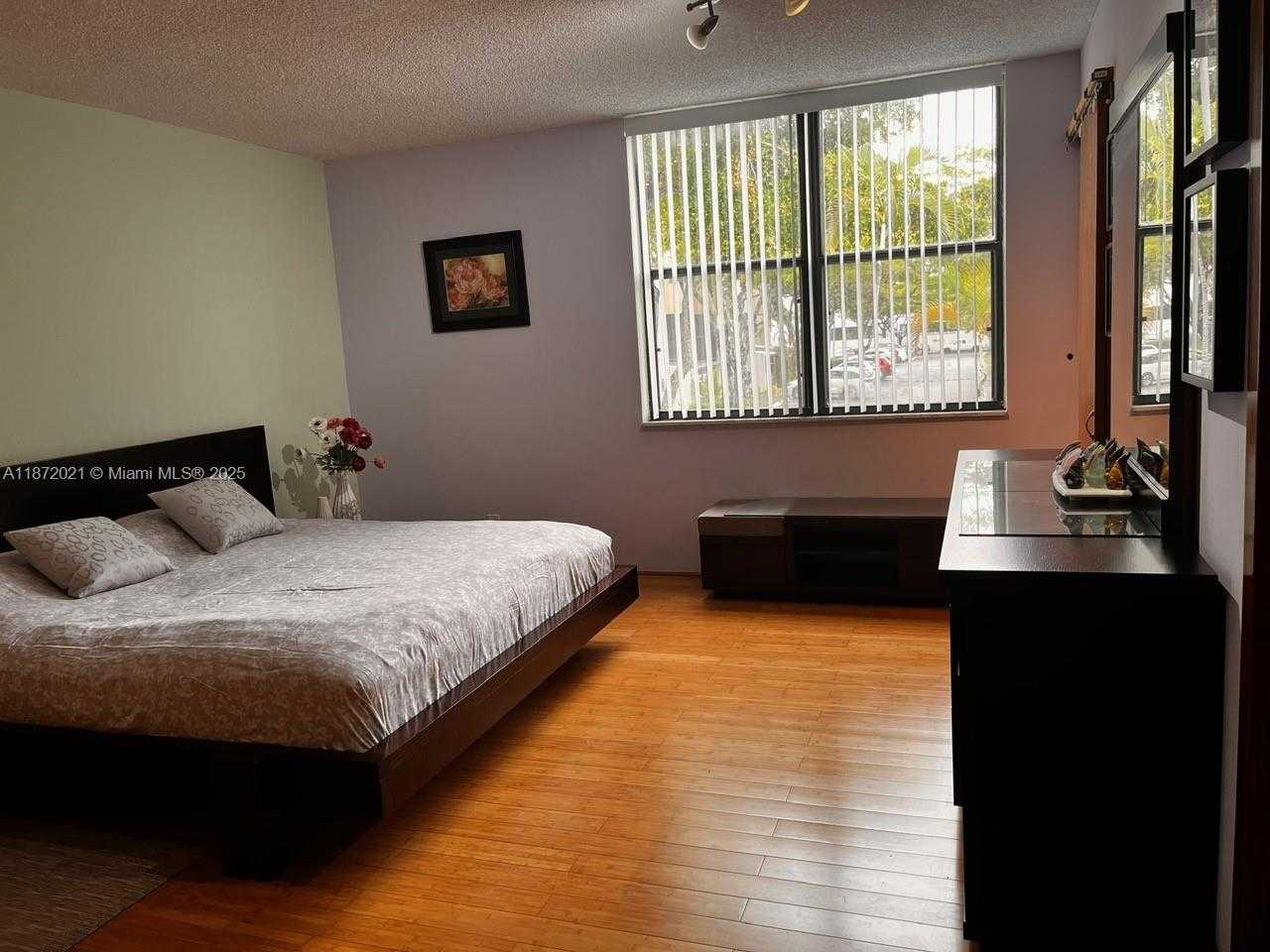 Small Image of Aventura Number 15