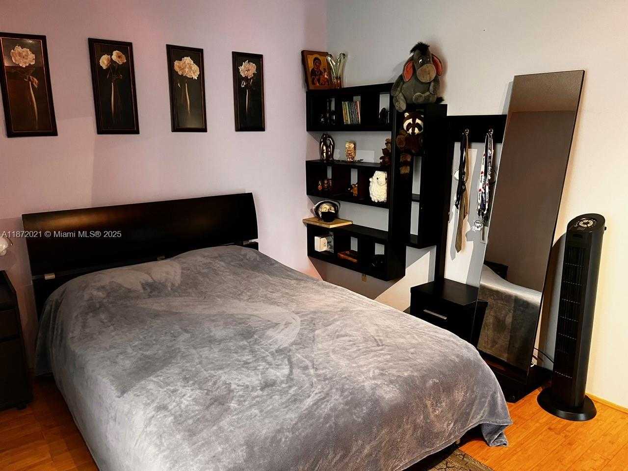 Small Image of Aventura Number 36