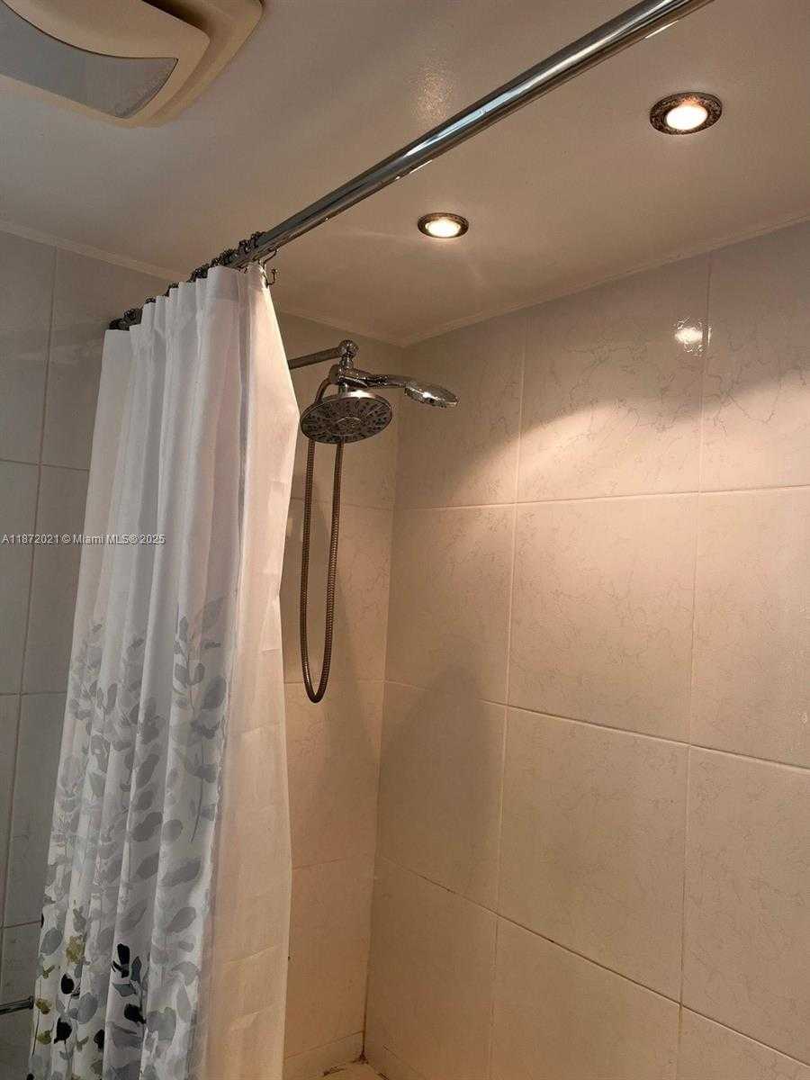 Small Image of Aventura Number 38