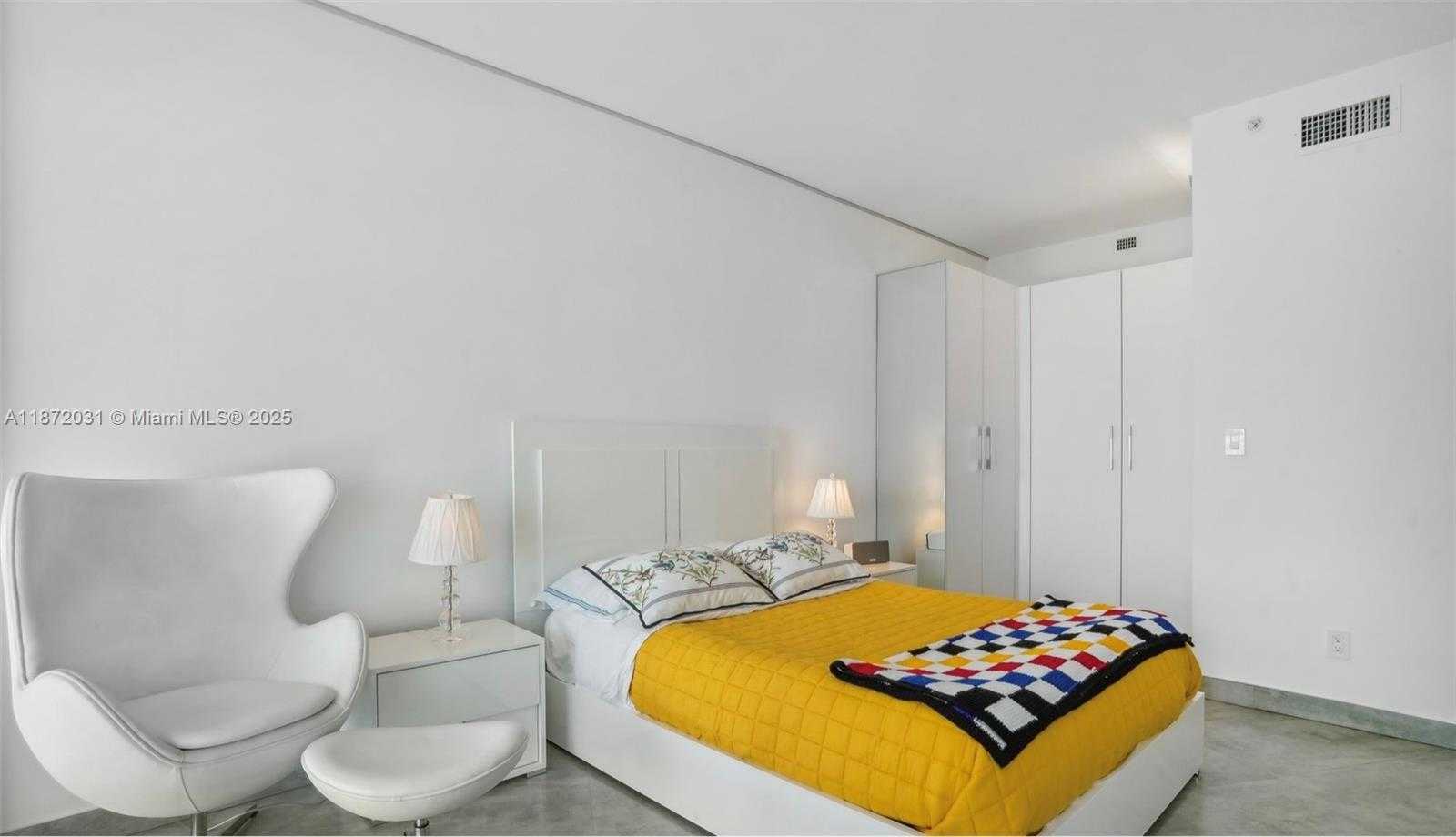 Small Image of 300 SOUTH POINTE DR #3502, Miami Beach Number 14