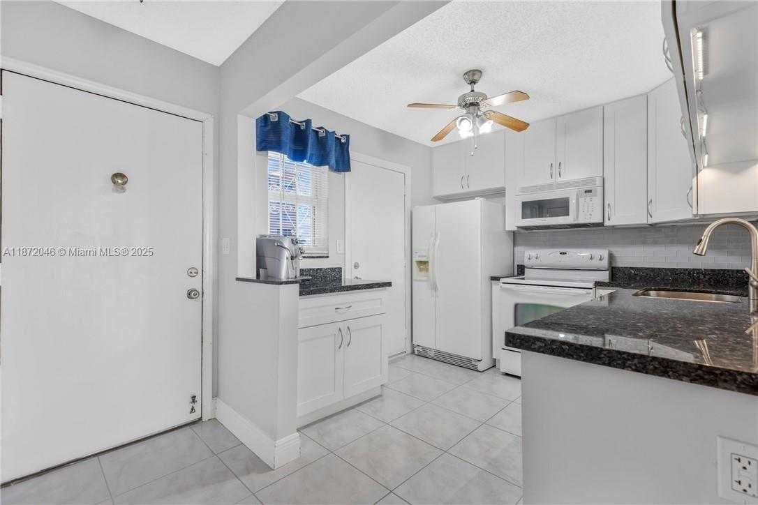 Small Image of 420 NORTH EAST 12TH AVE #404, Hallandale Beach Number 3
