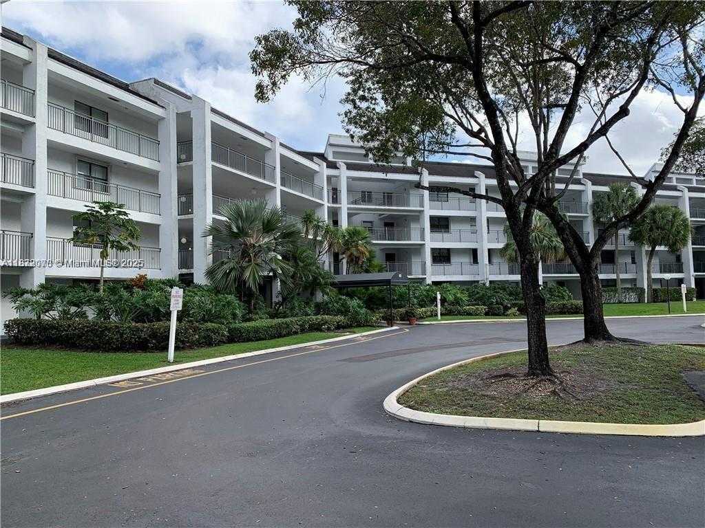 Small Image of 16171 BLATT BLVD #413, Weston Number 2