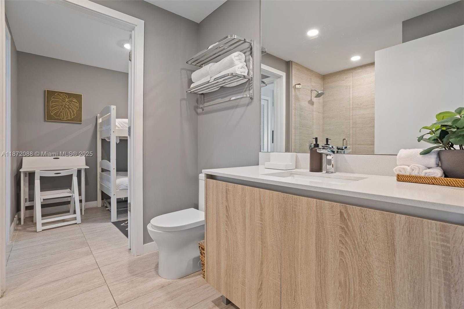Small Image of 3900 BISCAYNE BLVD #N-819, Miami Number 17