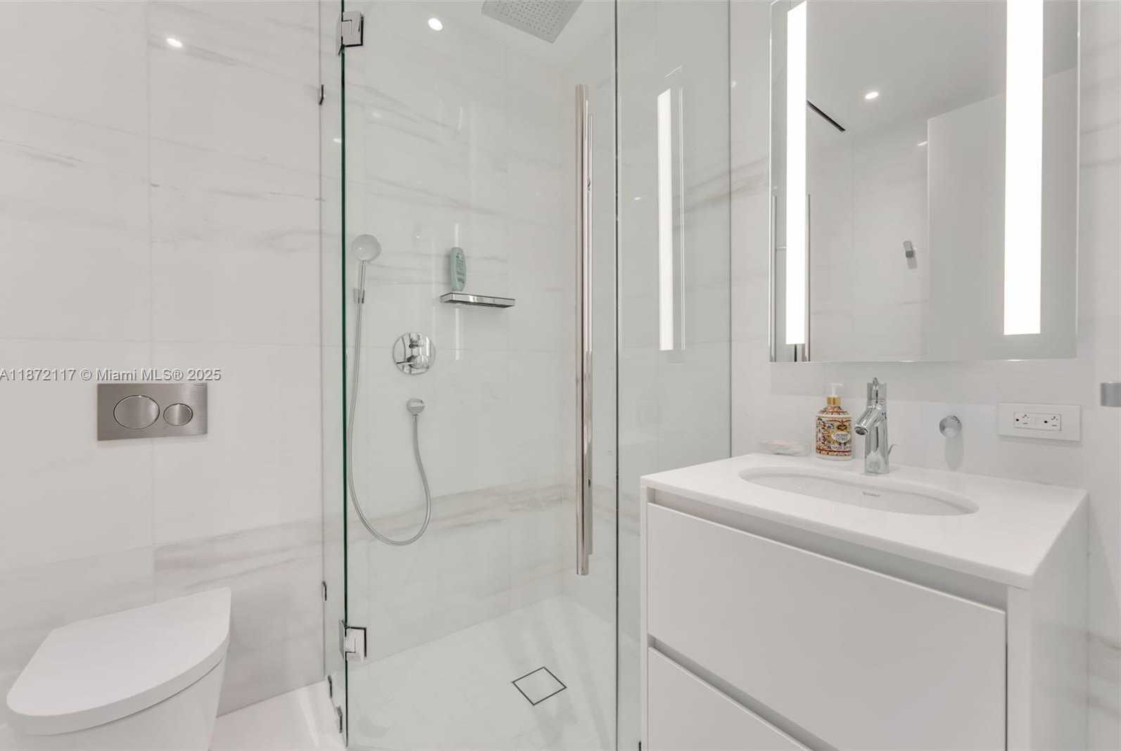 Small Image of 300 BISCAYNE BOULEVARD WAY #4104C, Miami Number 11
