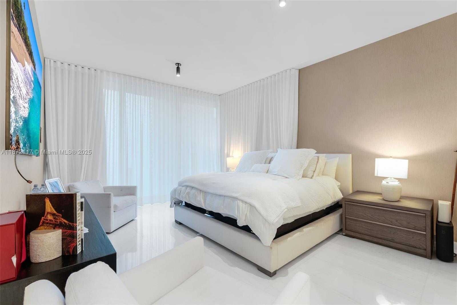 Small Image of 300 BISCAYNE BOULEVARD WAY #4104C, Miami Number 18