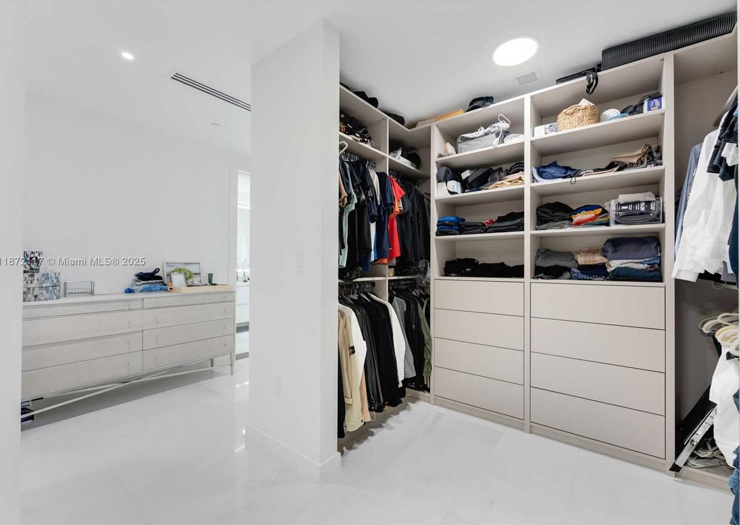 Small Image of 300 BISCAYNE BOULEVARD WAY #4104C, Miami Number 19