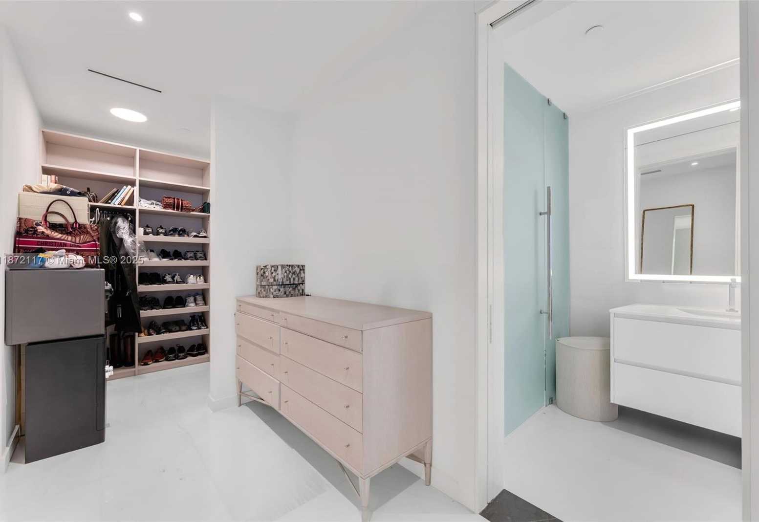 Small Image of 300 BISCAYNE BOULEVARD WAY #4104C, Miami Number 21
