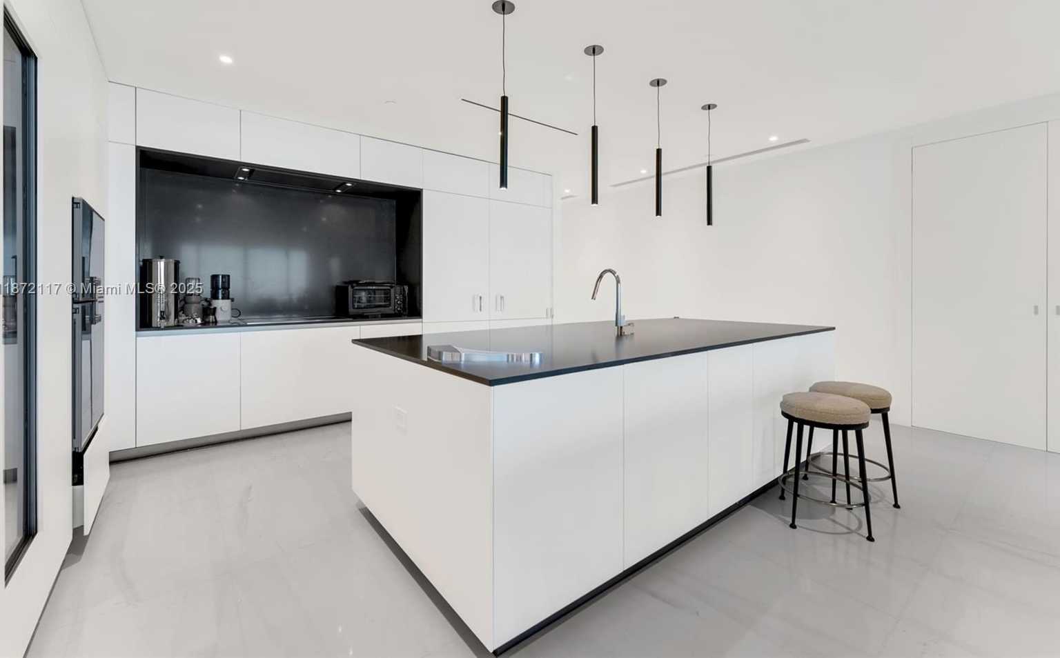 Small Image of 300 BISCAYNE BOULEVARD WAY #4104C, Miami Number 9