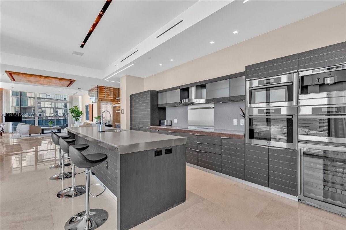 Small Image of 200 BISCAYNE BOULEVARD WAY #5401, Miami Number 10