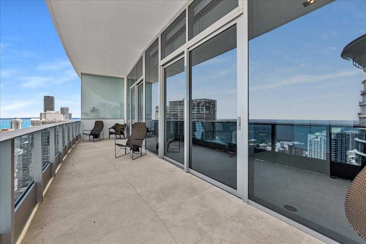 Small Image of 200 BISCAYNE BOULEVARD WAY #5401, Miami Number 14
