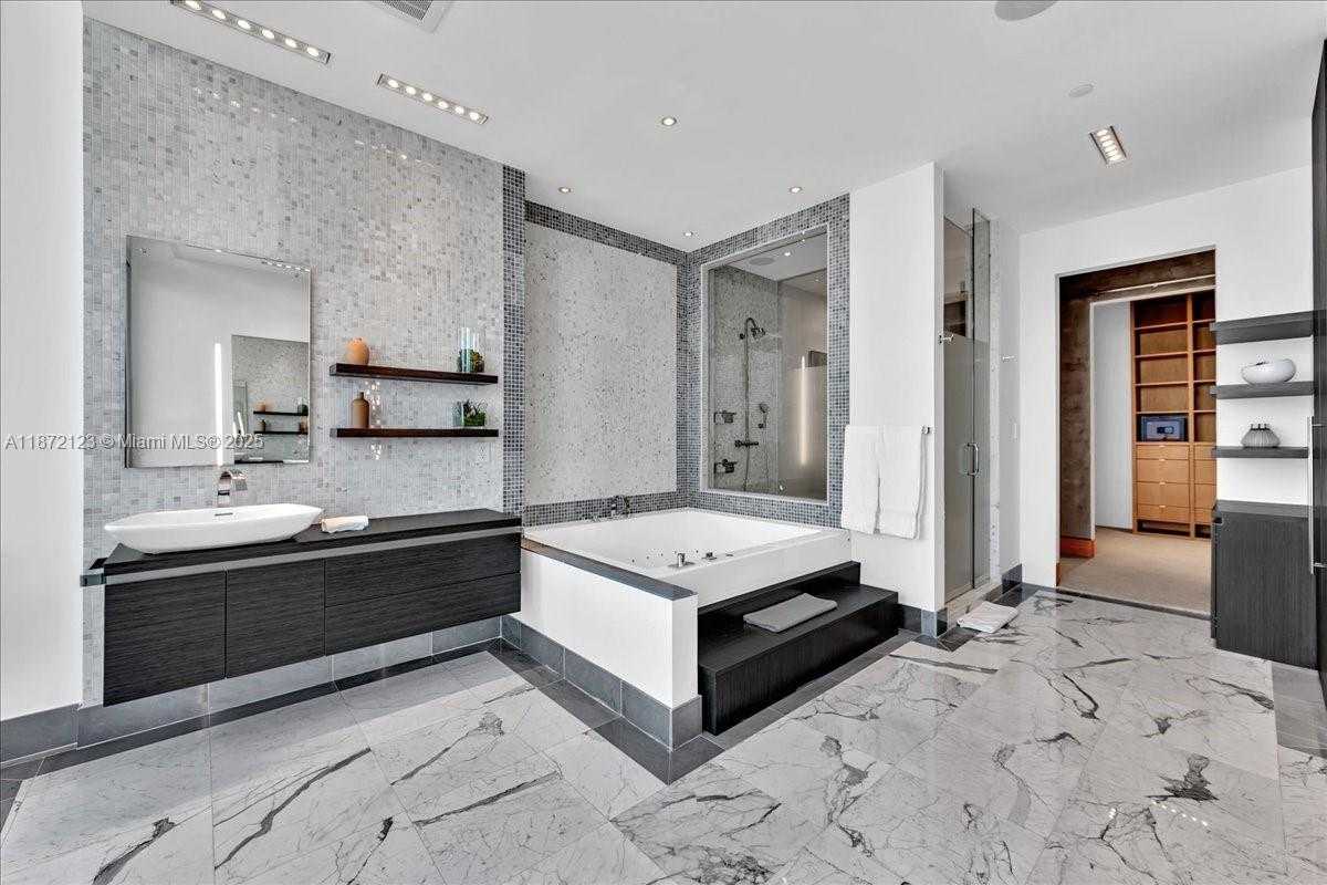 Small Image of 200 BISCAYNE BOULEVARD WAY #5401, Miami Number 20
