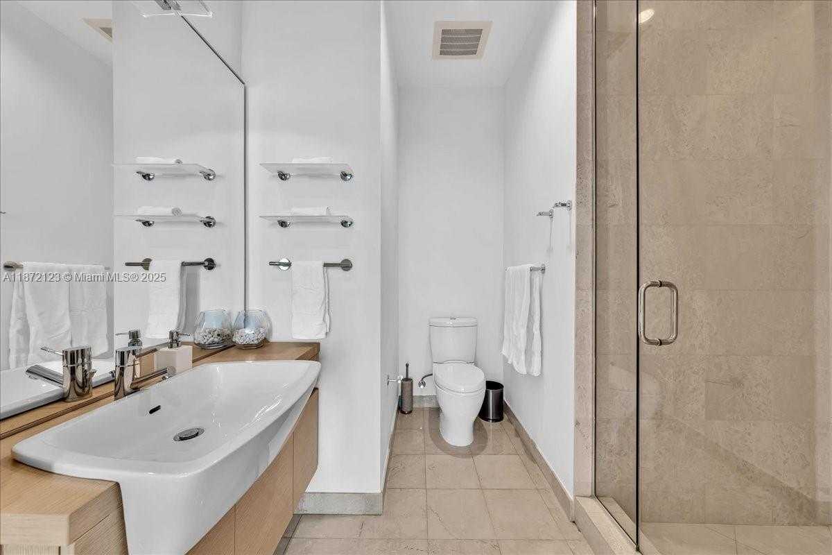 Small Image of 200 BISCAYNE BOULEVARD WAY #5401, Miami Number 32
