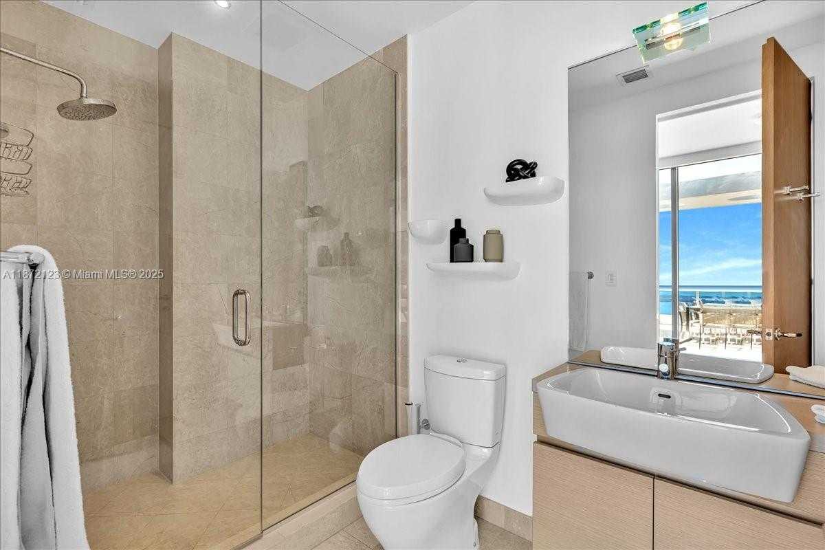 Small Image of 200 BISCAYNE BOULEVARD WAY #5401, Miami Number 38