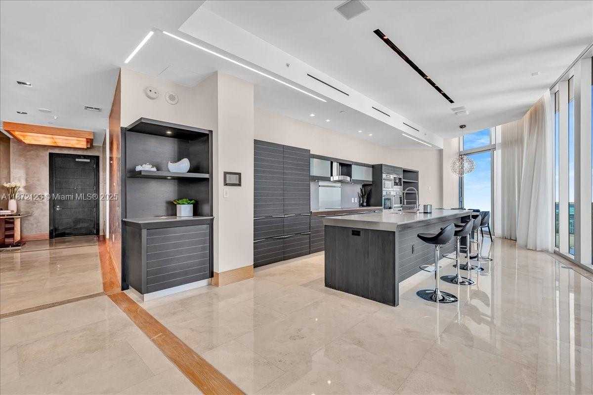 Small Image of 200 BISCAYNE BOULEVARD WAY #5401, Miami Number 8