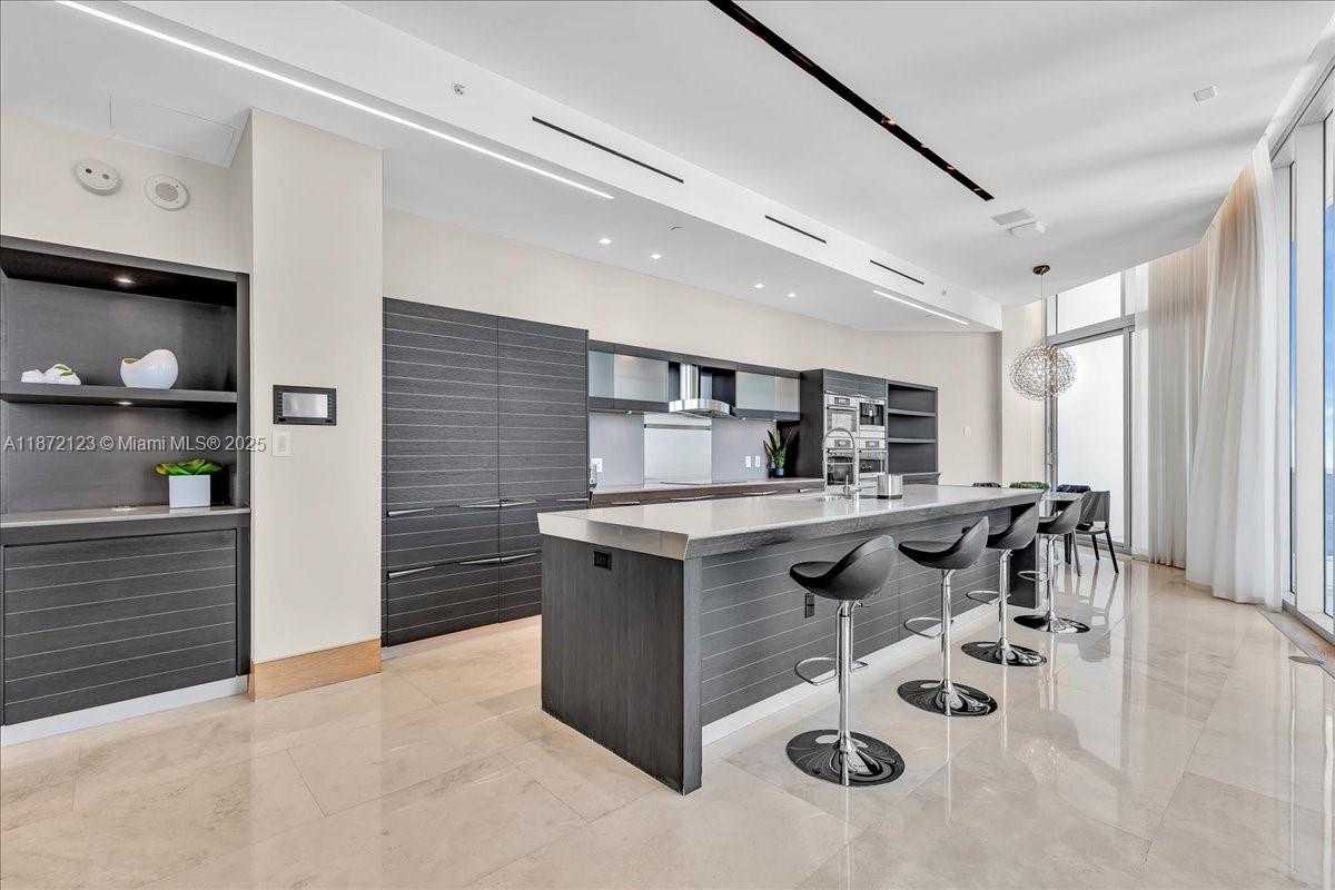 Small Image of 200 BISCAYNE BOULEVARD WAY #5401, Miami Number 9