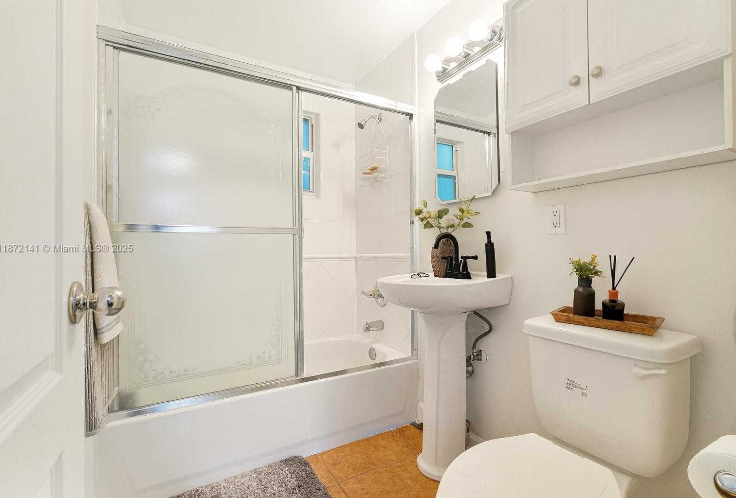 Small Image of 45 ANTILLA AVE #2E, Coral Gables Number 3