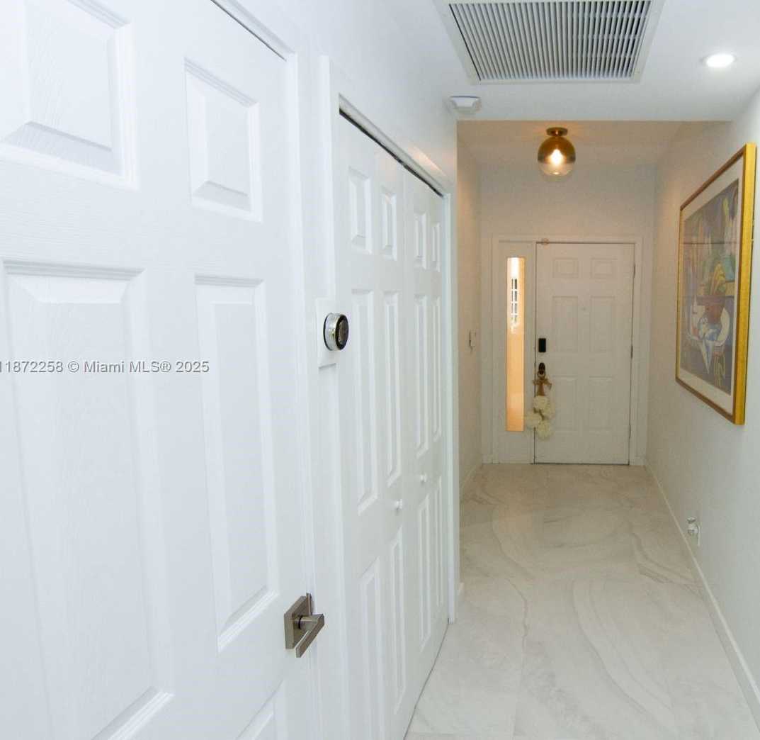 Small Image of 19217 FISHER ISLAND DR #19217, Miami Beach Number 10