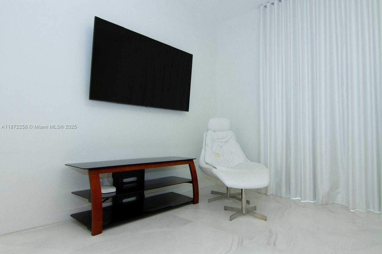Small Image of 19217 FISHER ISLAND DR #19217, Miami Beach Number 12