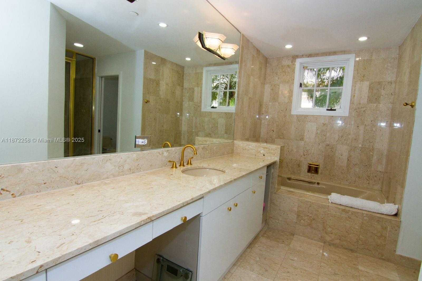 Small Image of 19217 FISHER ISLAND DR #19217, Miami Beach Number 13