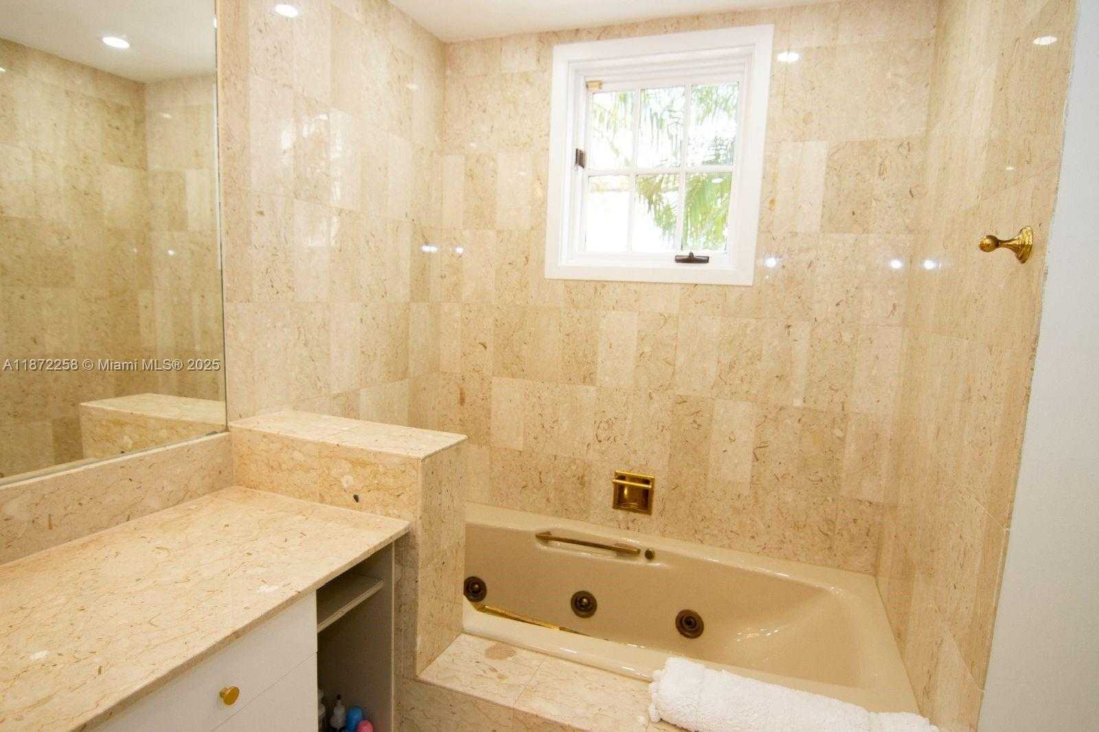 Small Image of 19217 FISHER ISLAND DR #19217, Miami Beach Number 14