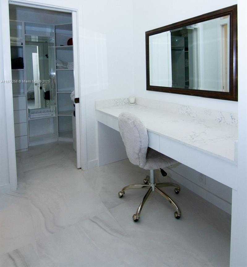 Small Image of 19217 FISHER ISLAND DR #19217, Miami Beach Number 15