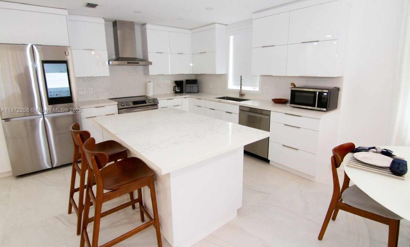Small Image of 19217 FISHER ISLAND DR #19217, Miami Beach Number 5