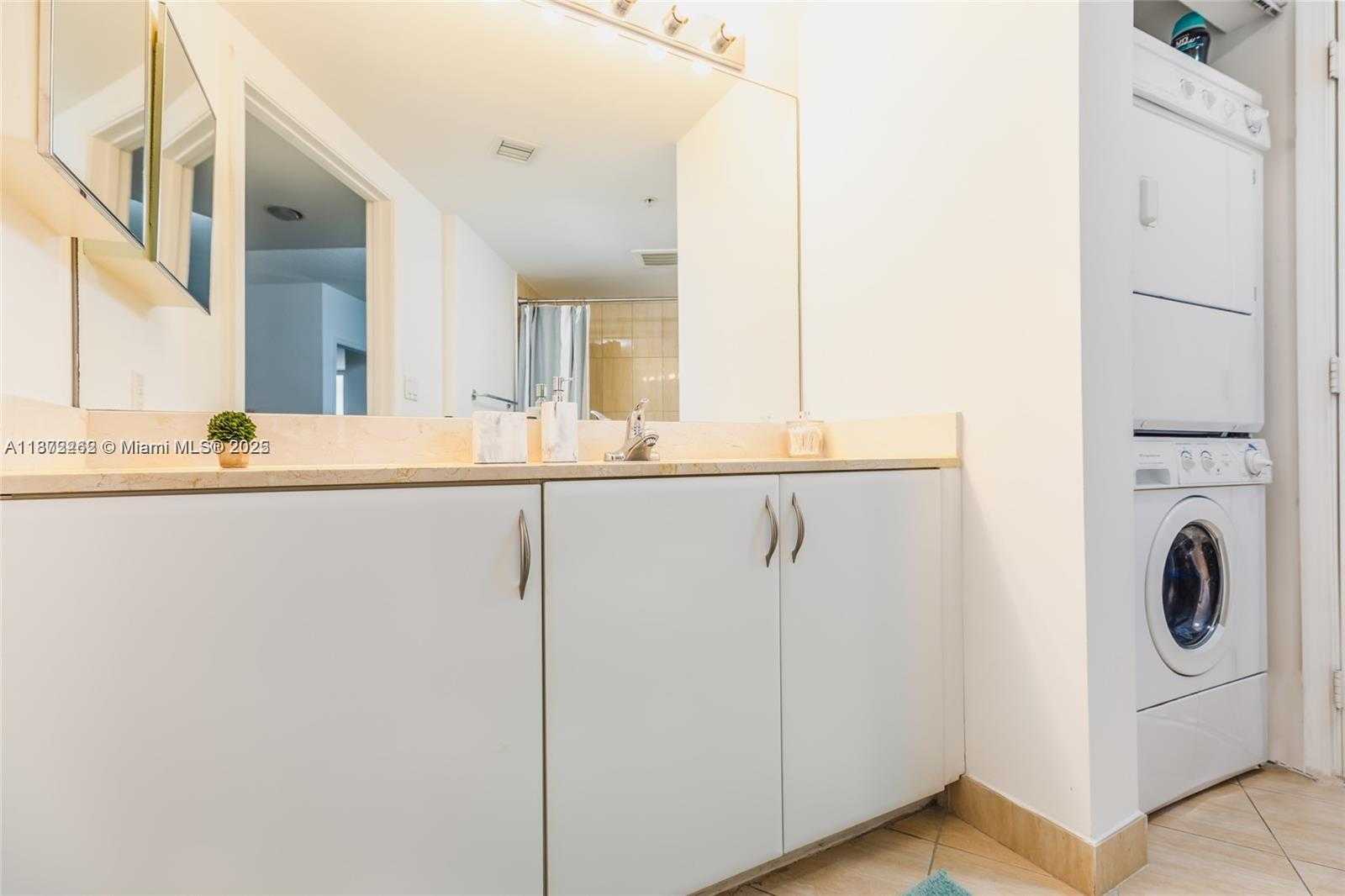 Small Image of 1750 NORTH BAYSHORE DR #2402, Miami Number 17