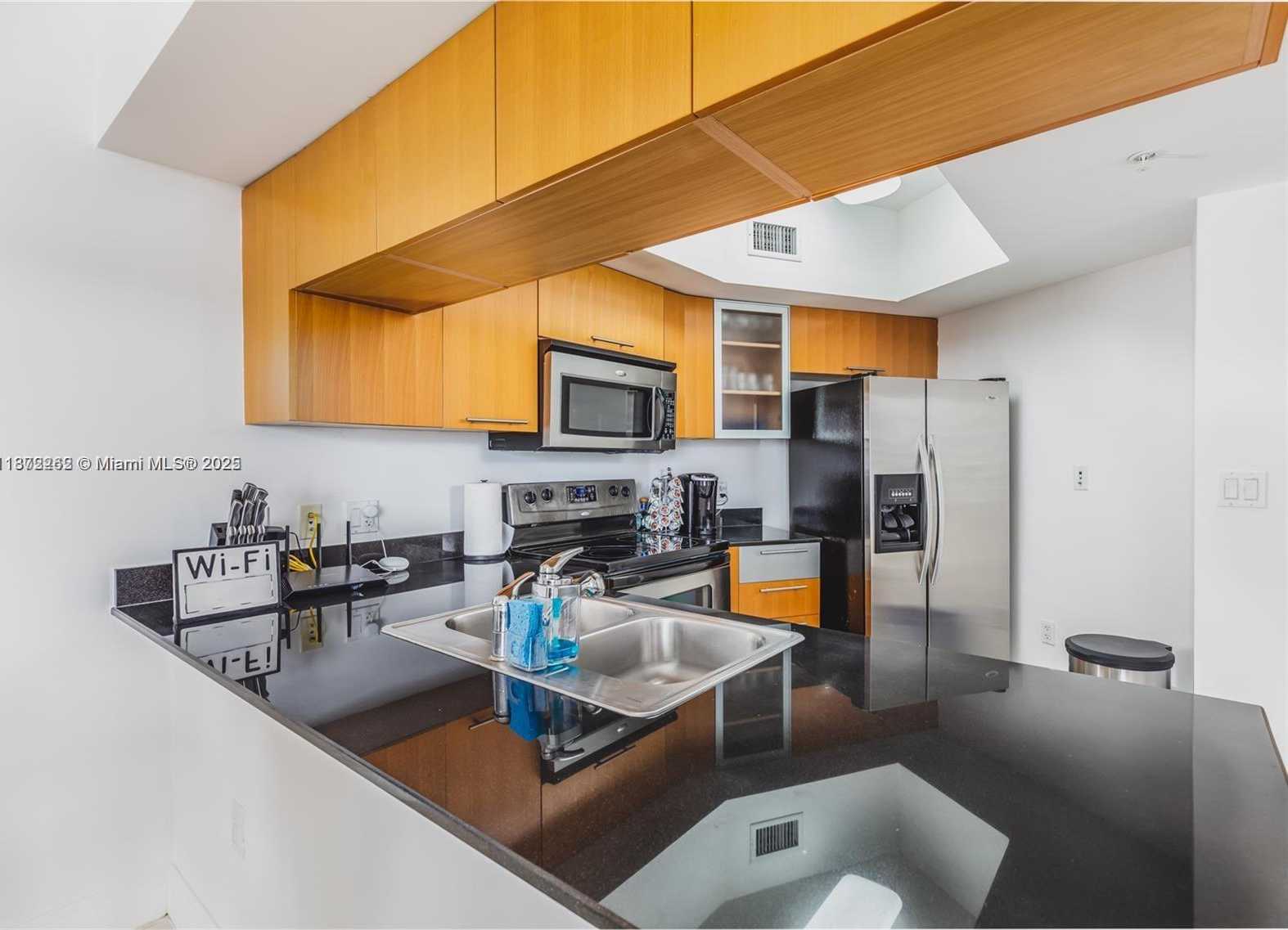 Small Image of 1750 NORTH BAYSHORE DR #2402, Miami Number 3