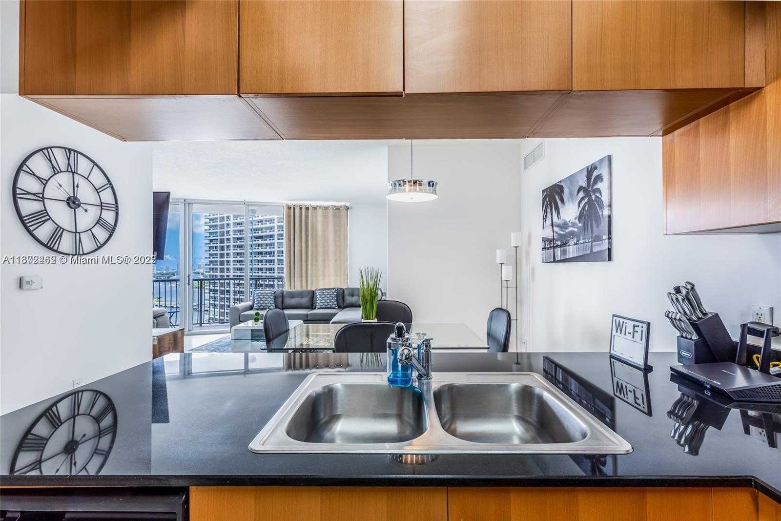 Small Image of 1750 NORTH BAYSHORE DR #2402, Miami Number 4