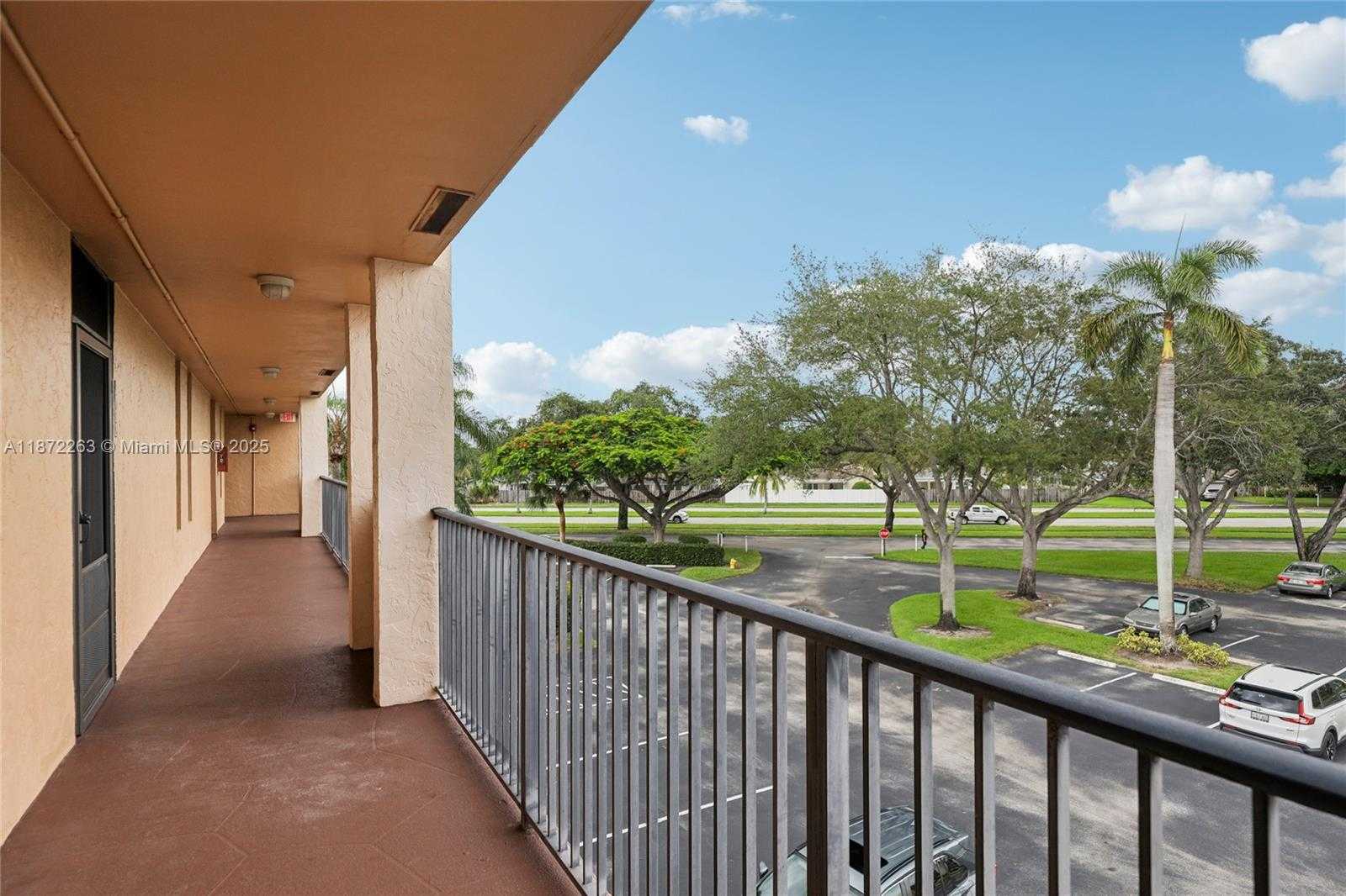 Small Image of 5732 CORAL LAKE DR #308, Margate Number 36